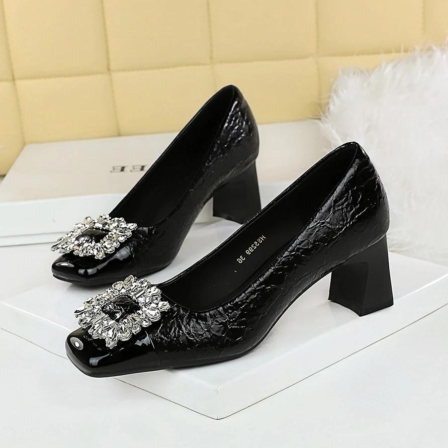 Fashion Retro Style Autumn Winter New Women Shoes Thick Heel Middle Heel Square Head Rhinestone Splicing Thin Single Shoe Crystal Buckle