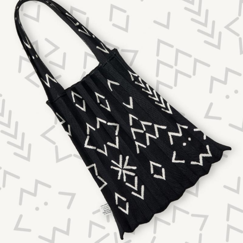 Pleatsmama Black Shoulder Bag [rebranding Edition]