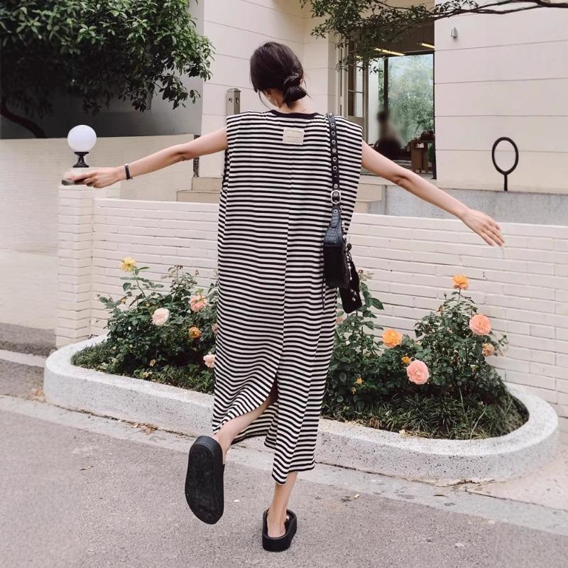 Women's Lazy Round Neck Sleeveless Striped Dress Summer Casual Loose Look Slim Slit Vest Dress