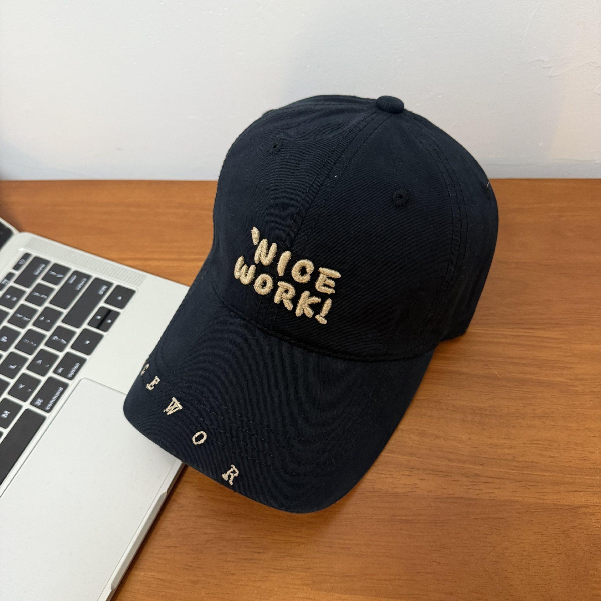 

American retro style three-dimensional embroidered letter baseball cap for women, fashionable and versatile for spring and summer, makes the face 56-62CM（Cotton）