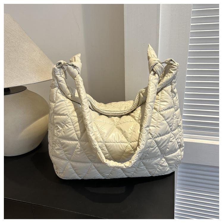 

This year s popular fashion Internet celebrity large-capacity bag women s 2024 winter new versatile Korean version underarm bag tote bag