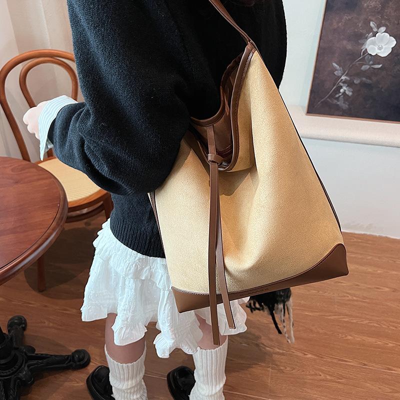 This Year's Popular Bag Women's Large Capacity 2025 New Fashion Versatile Shoulder Crossbody Bucket Bag Underarm Tote Bag