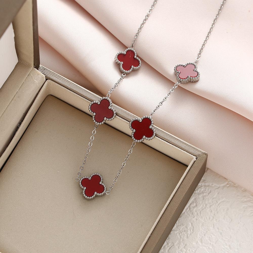 Collier trèfle à quatre feuilles chanceux à cinq fleurs Collier en acier titane Mode fille Chaîne de clavicule simple