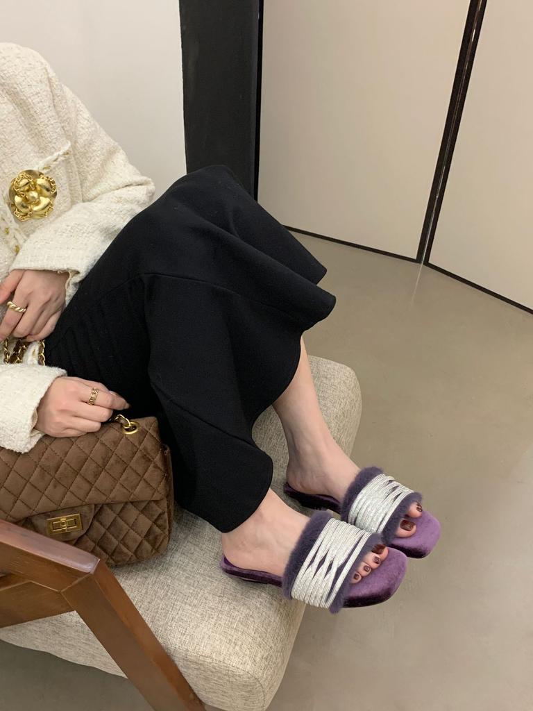 French evening breeze letter one word rhinestone fluffy slippers women's wear 2025 spring and autumn new fluffy low heel sandals