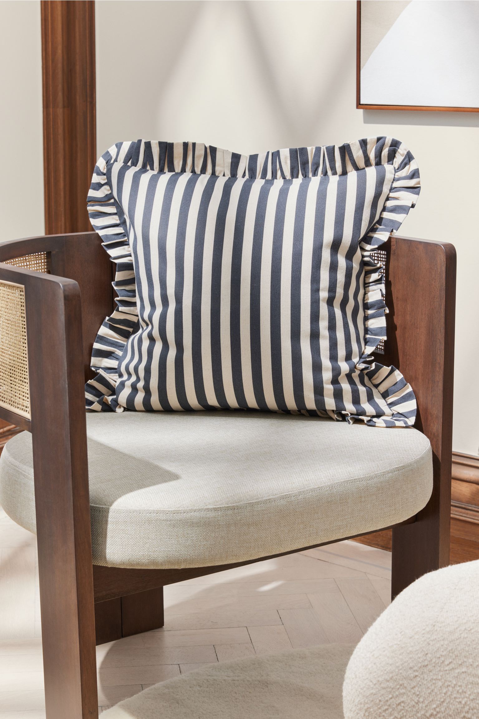 

Чехол на подушку с оборкой