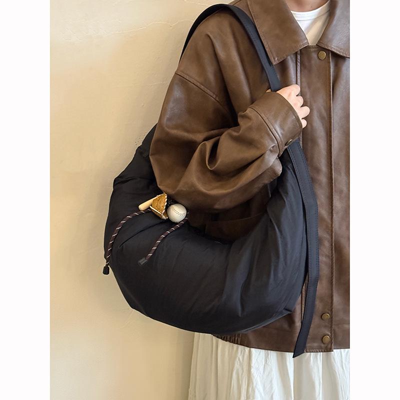 Korean retro pleated dumpling bag women's 2025 new large-capacity commuter croissant bag commuter shoulder messenger bag