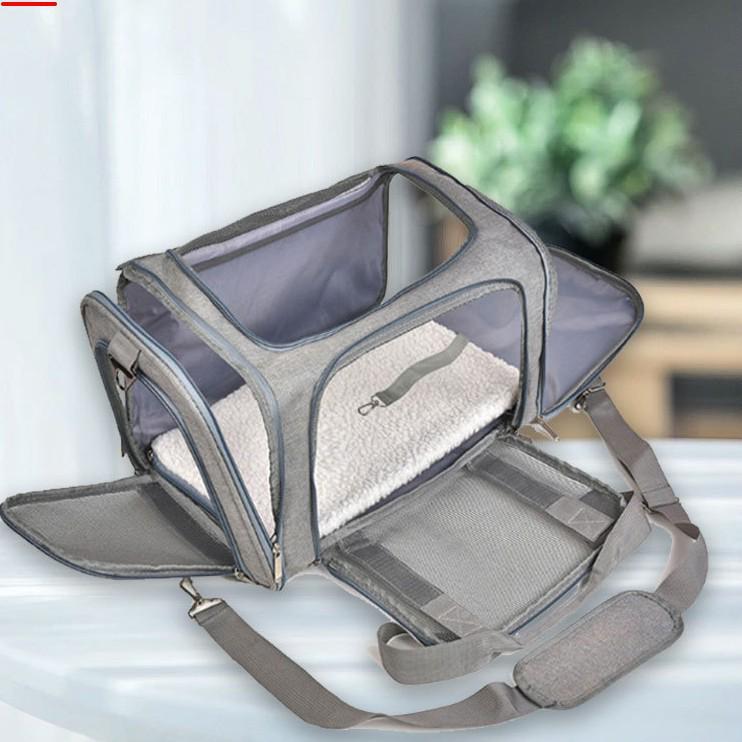Portable Large Capacity Breathable Pet Carrier Handbag for Cats and Dogs