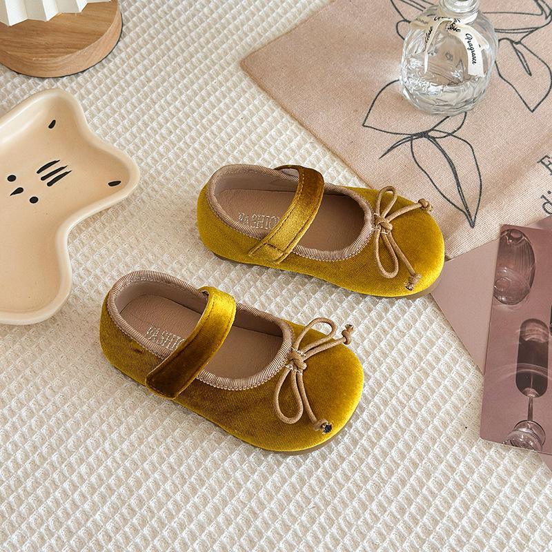 Korean Velvet Girls' Bow Princess Shoes - Retro, Versatile, Shallow Mouth for Spring & Autumn