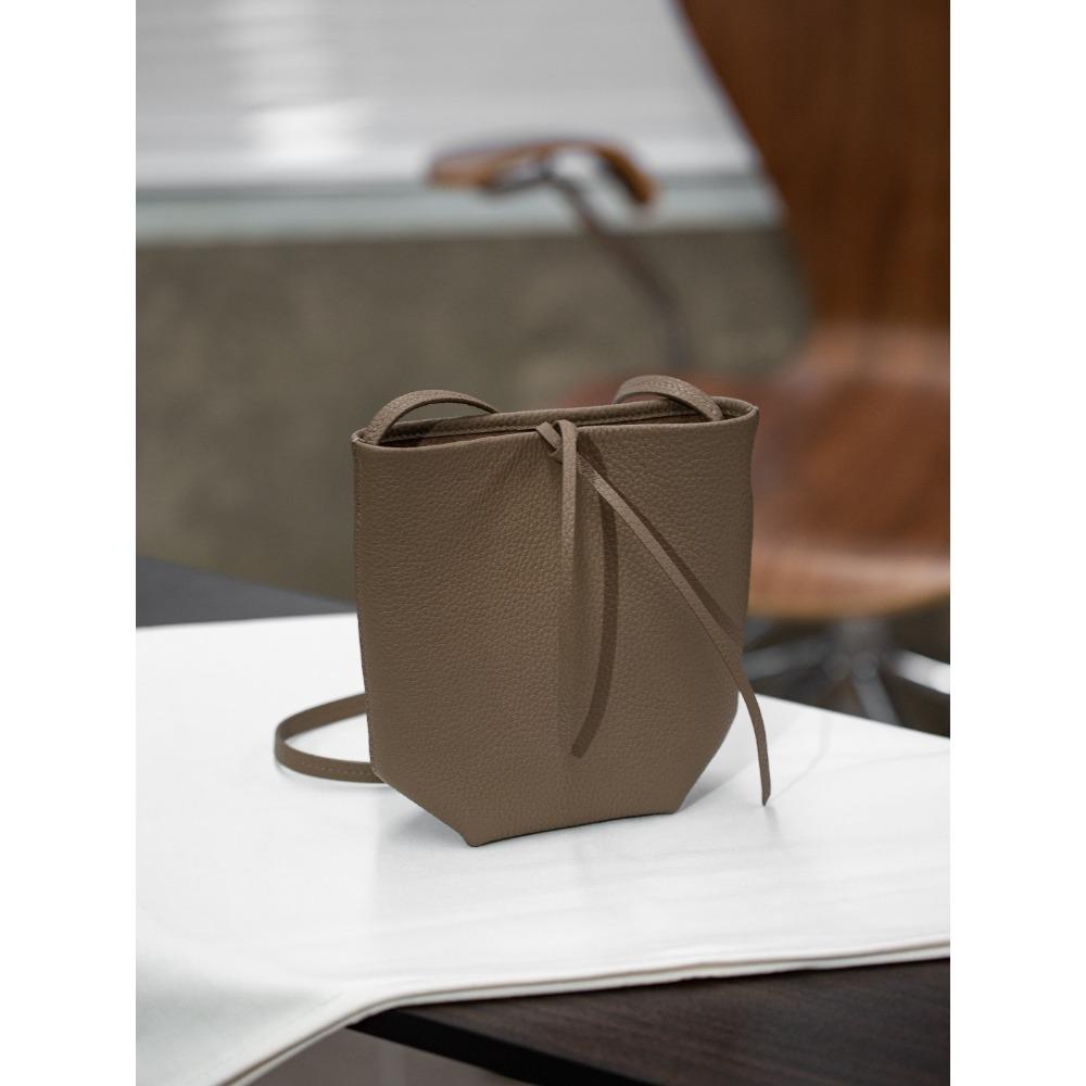 New Park Mini Leather Pocket Bag Messenger Bag Small Bucket Women's Bag Minimalist Casual Mobile Phone Bag