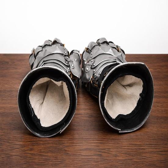 Medieval Style Metal Gauntlet Gloves Costume Armor Display