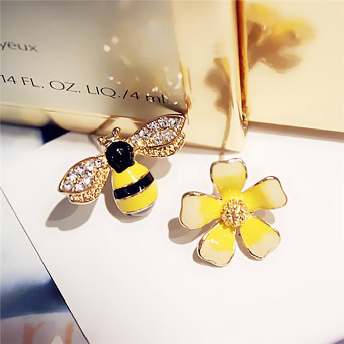 Cute New Flower Bee Asymmetric Earrings Fashion Zircon Earrings Jewelry Punk Lmitation Pearl Stud Earrings For Women Girls Gift