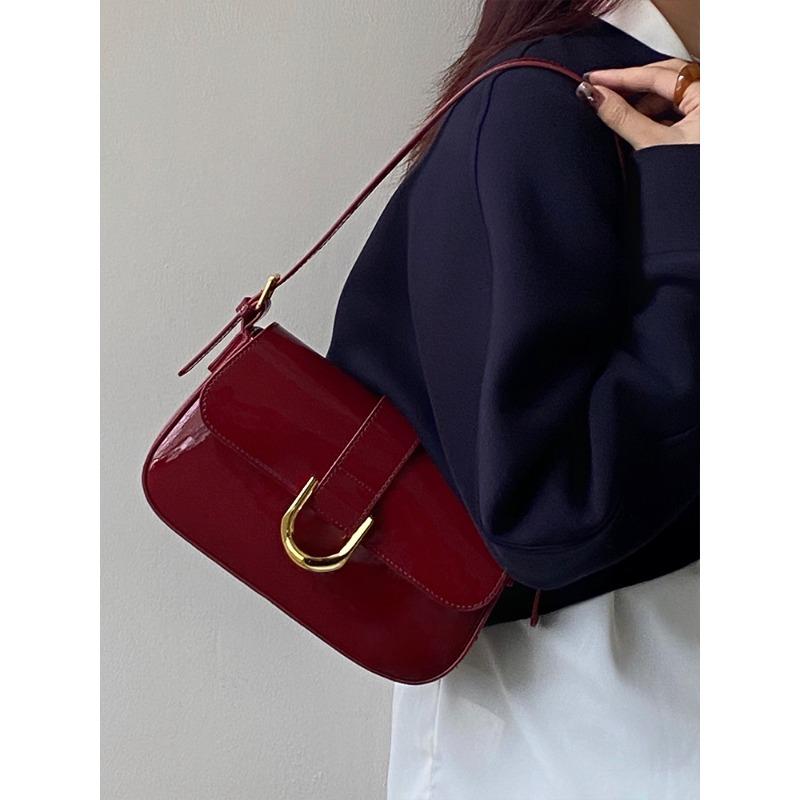 High-end Shoulder Bag for Women Korean Version Retro Burgundy Horseshoe Buckle Hand Armpit Bag Single Shoulder Crossbody Bag for Women