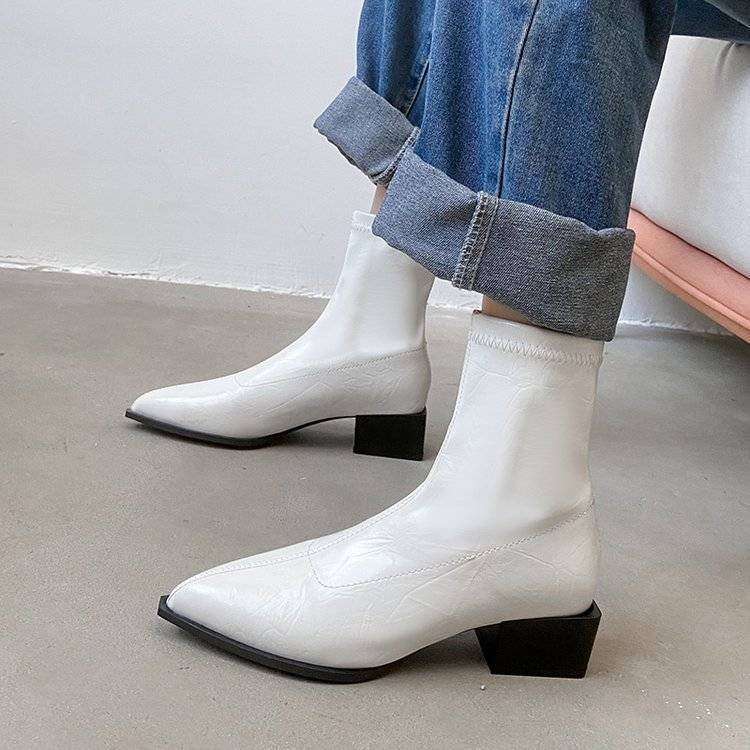 

Размер 35-44 женские ботинки больших размеров 42 Интернет-знаменитость 2025 модные ботинки с острым носком 43 стиль маленького аромата тонкий толстый каблук серебристые ботильоны 35