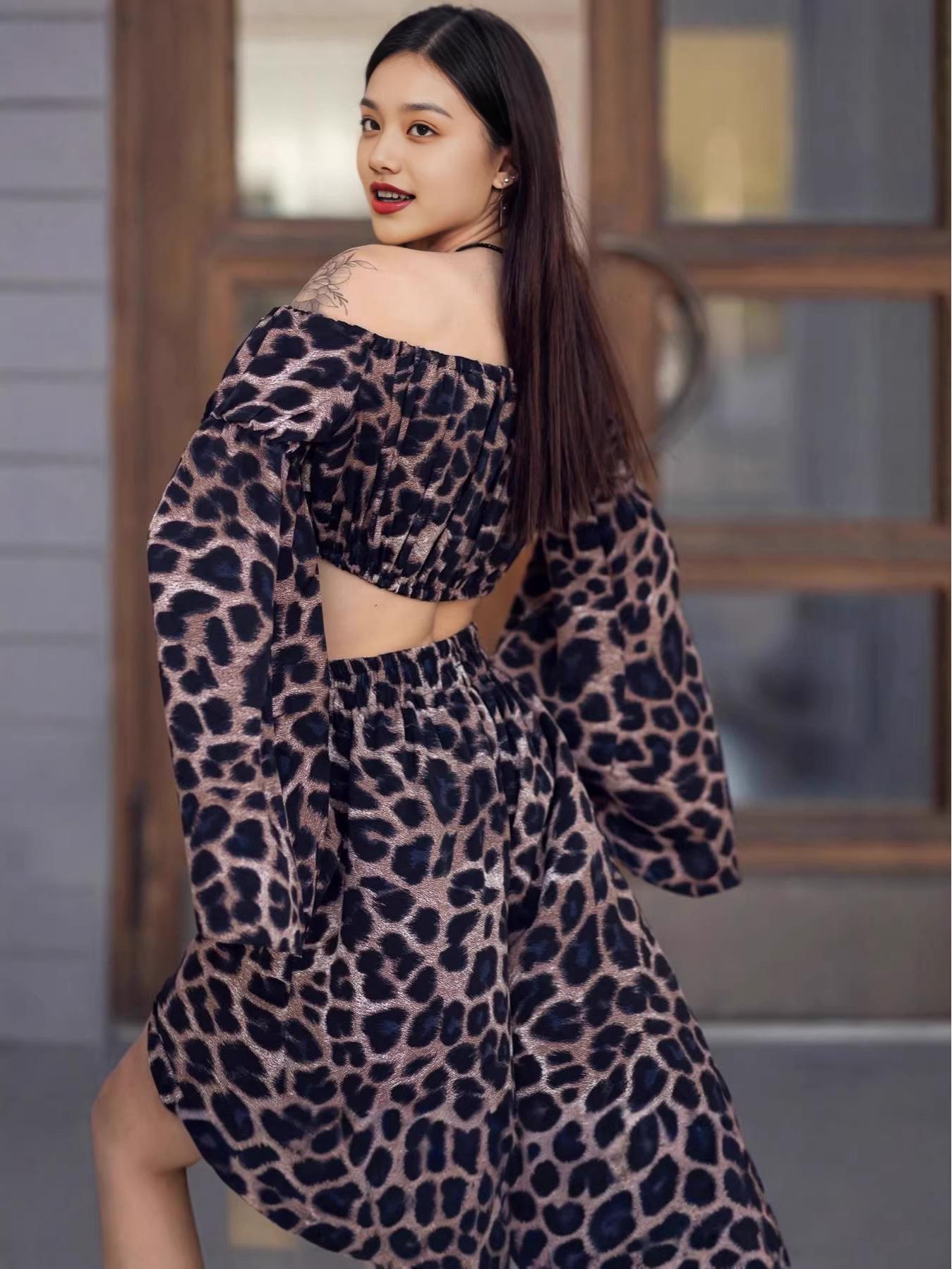 European Elegant French-Inspired Sexy Two-Piece Set: Cropped Long Sleeve Shirt & Slit Long Skirt Small цветочный