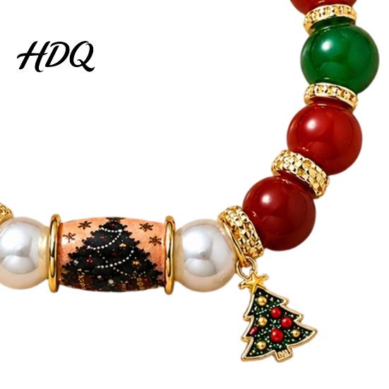 Red And Green Beaded Bracelets Christmas Bracelet with Alloy Tree Charm Santa Deer Stocking Center Bead for Women Elastic Bracelet Festive Jewelry