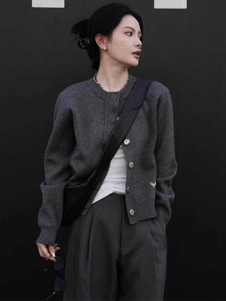 High-Quality Gray Pure Wool Women's Short Loose Knit Baseball Jacket Sweater for Autumn/Winter
