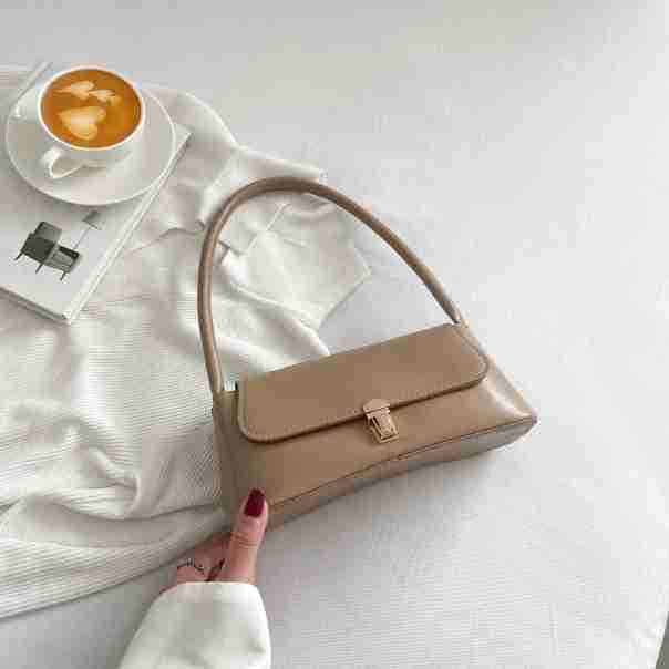 New 2025 Women's Bag Spring Baguette Bag Fashionable Retro Underarm Bag Versatile Atmosphere Portable Temperament Shoulder Bag