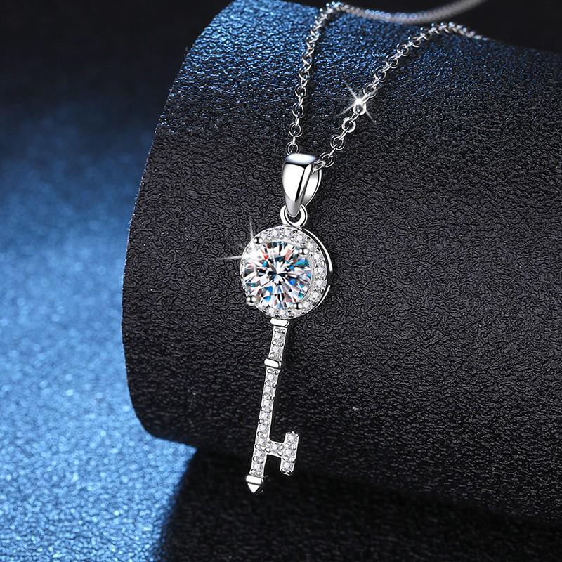 Sterling Moissanite Pendant Necklace Women 1ct D-Color Key Crown Design Lightweight Fashion Choker Chain 925 Sterling Silver