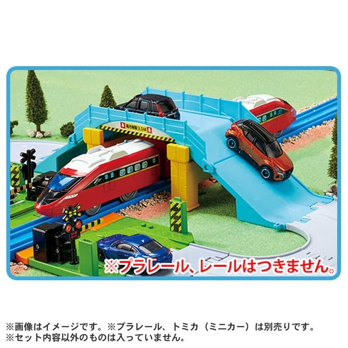 TAKARA TOMY Tomica Tomica Town Railroad Crossing, Overpass & Intersection Road Set - Toy Car - 3+ Years - 8 X 24 X 19 Cm