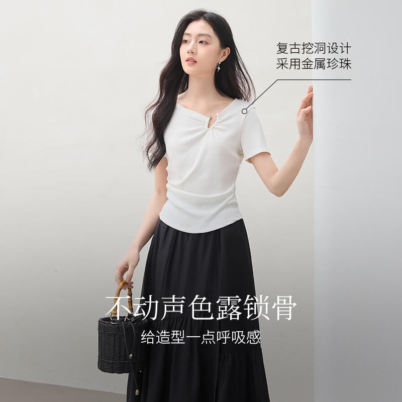 Slimming and slimming, irregular pleated t-shirt