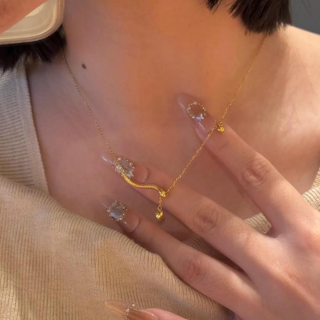 Chinese Tassel Snake Heart Necklace – Elegant and Versatile Clavicle Chain for Women