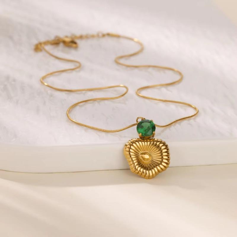 Vintage Gold Stainless Steel Flower Striped Design Zircon Pendant Jewelry Necklace Accessories Light Luxury Niche Women