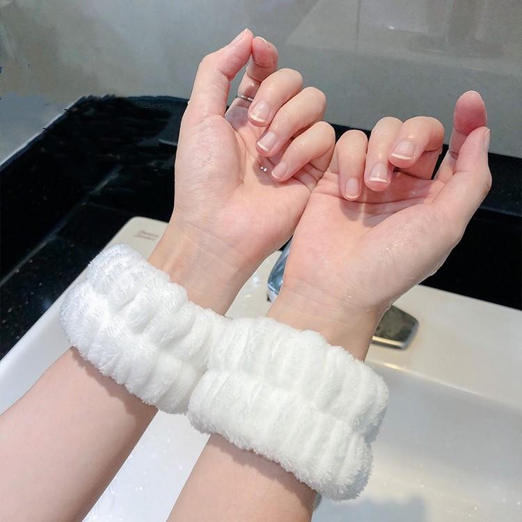 Mode 2 Stück Ein Paar Gesicht waschen und Schweißband Wasser absorbierendes Schweiß abwischendes Armband Haarband Feuchtigkeitsschutz Ärmel Handgelenkschutz
