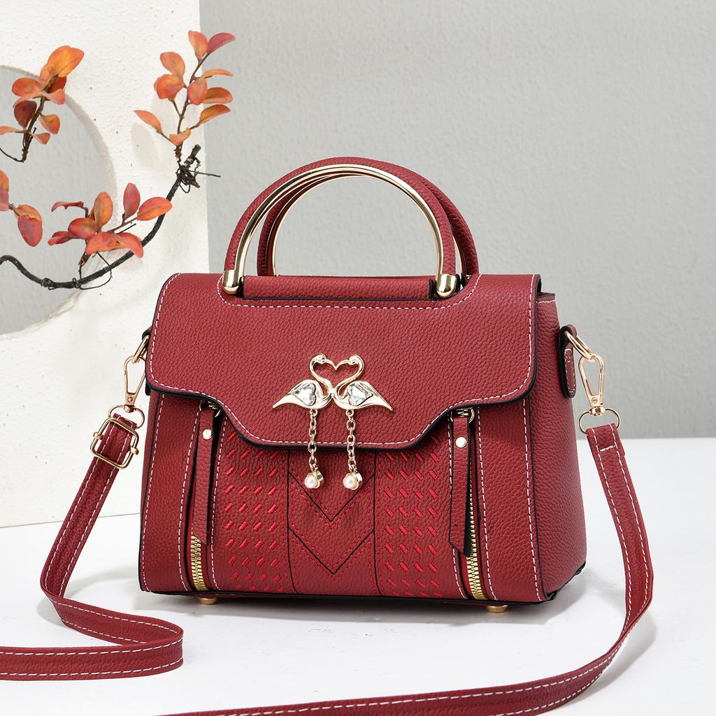 The Lady Is Carrying A Sweet Single-shoulder Bag with A Large Capacity for Daily Commuting, A Crossbody Bag.
