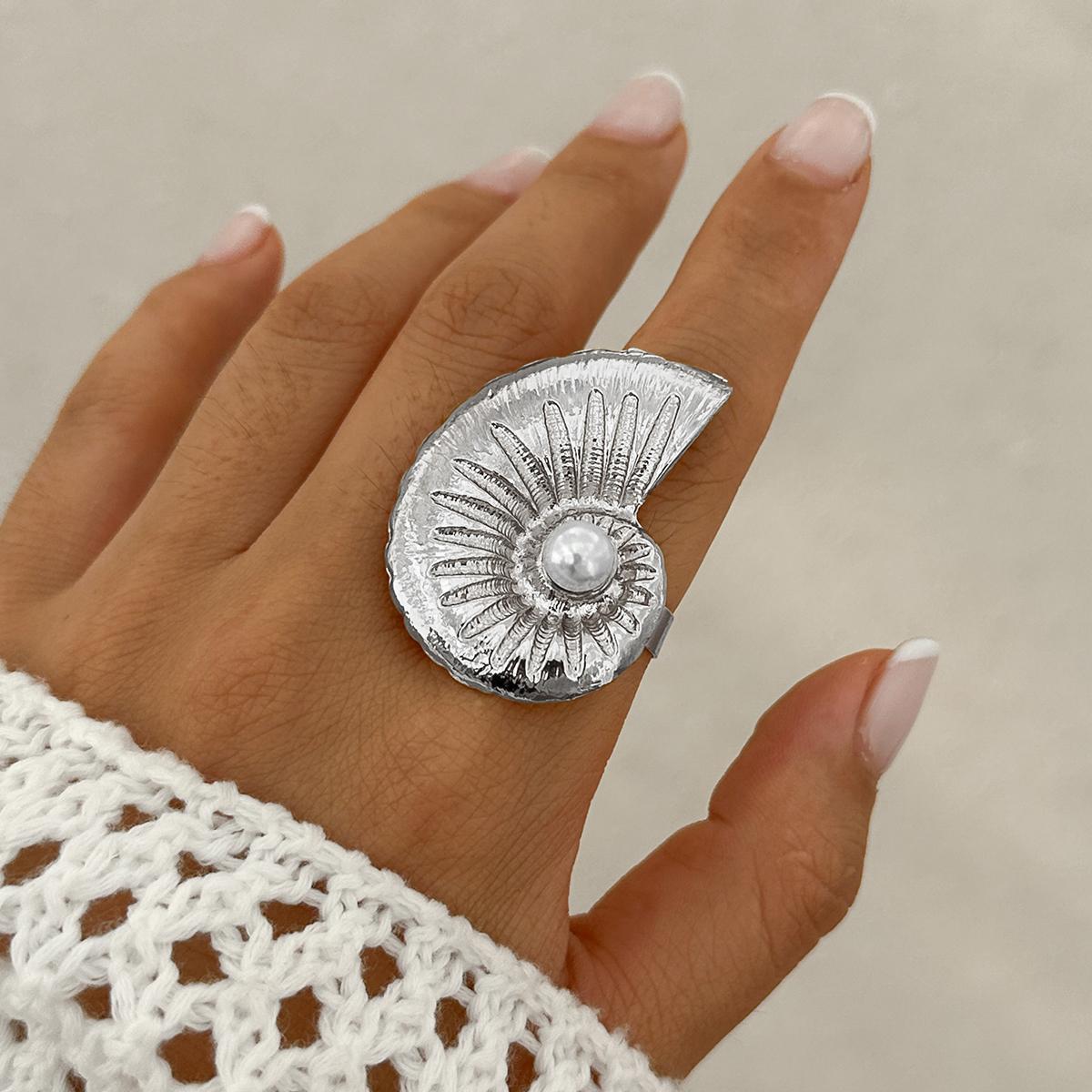 

Ingemark Exaggerated Big Conch Snail Gold Color Rings for Women Trend Vintage Adjustable Imitation Pearl Rings Grunge Jewelry