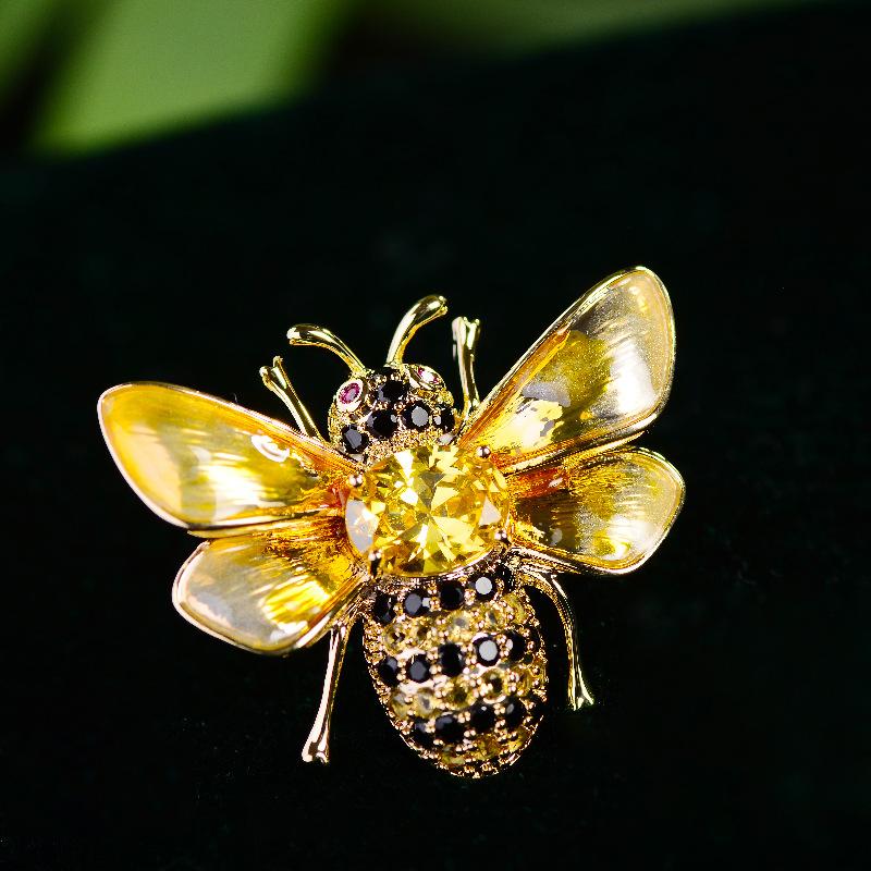 Stylish And Cute Little Bee Brooch Elegant And Creative Enamel Color Clothing Decoration Pins Simple Accessories