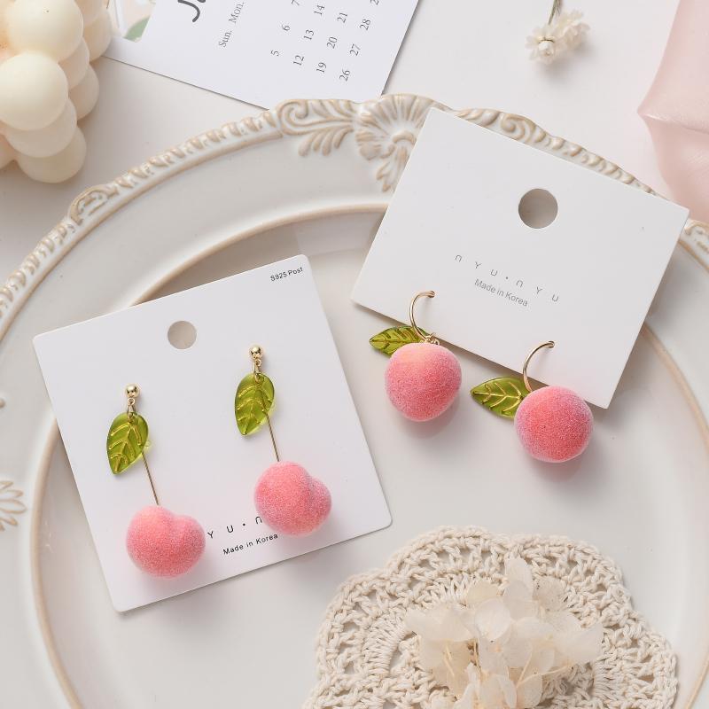 Fashion New Simulation Peach Stud Earrings Girl Cute Romantic Contracted Acrylic Leaves Tassel Earrings For Women Jewelry Gift