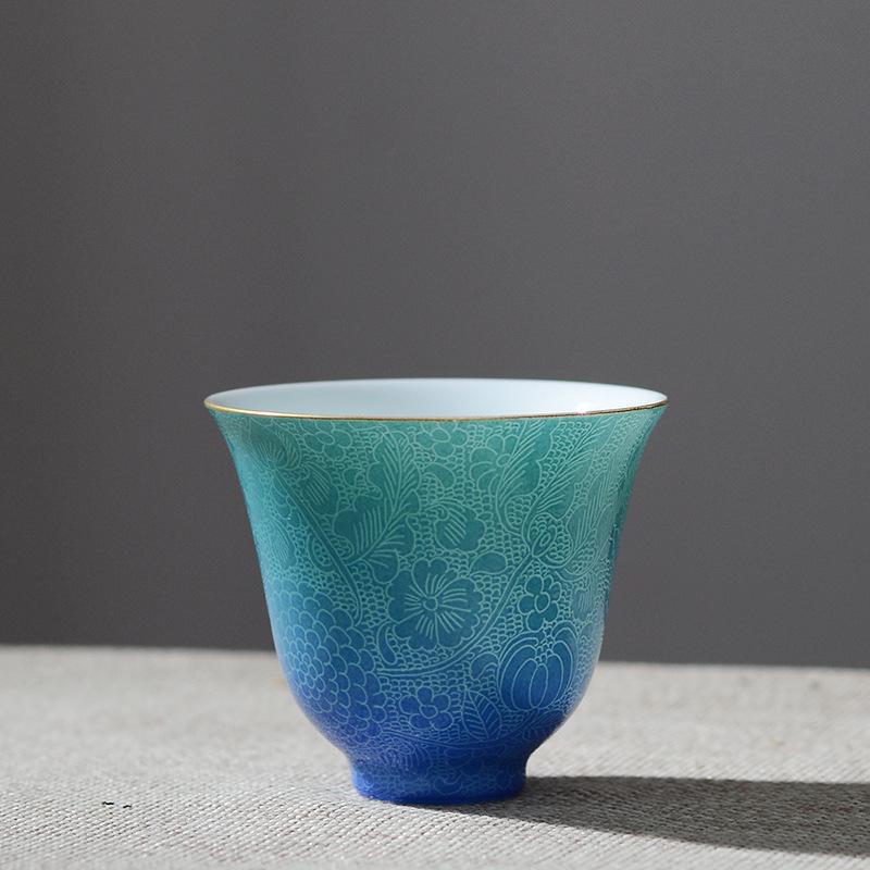Керамическая пиала ручной работы с резным цветочным узором, градиентным покрытием и золотой отделкой. Китайский чайный сервиз для чаепития гунфу, фарфоровая чайная посуда, личная чайная чашка, подарок  200ml