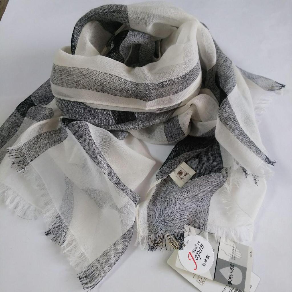 Used Black and white organic cotton and linen blend stole, monotone