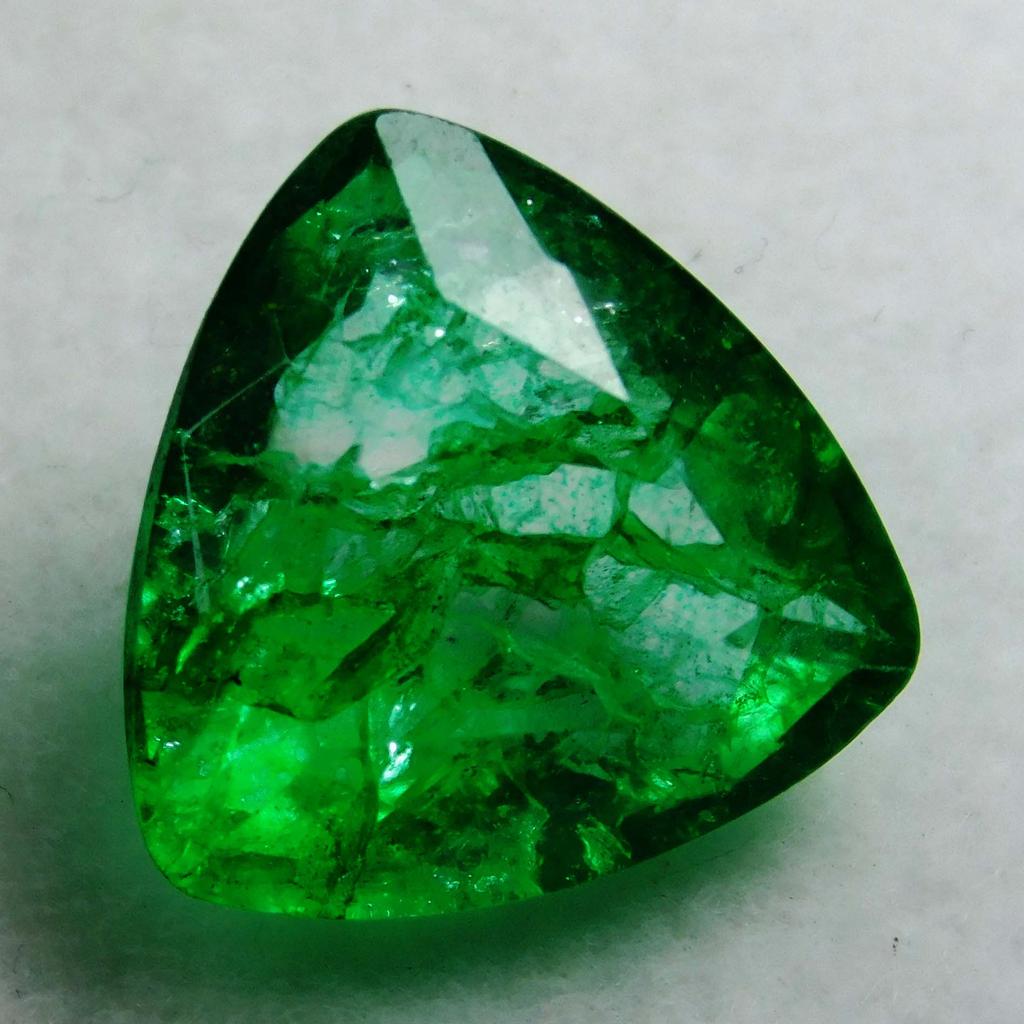 Natural Colombian Emerald Trillion Cut 6 Carat Green CERTIFED Loose Gemstone A-5897