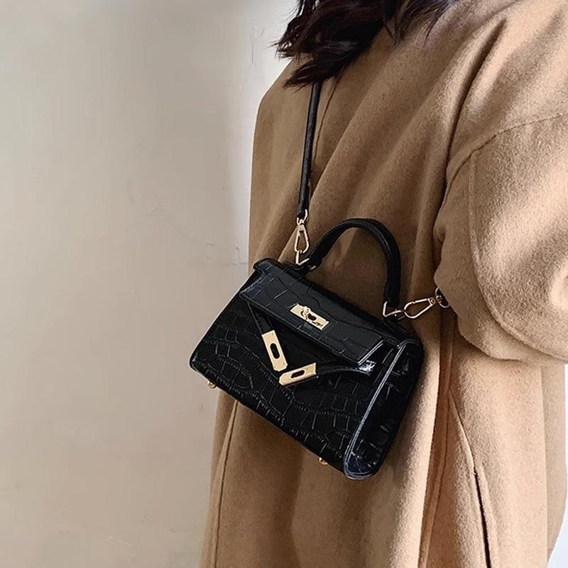 

Сумка Женская Новая Портативная Маленькая Квадратная Сумка Одноплечевая Сумка Мессенджер чёрный