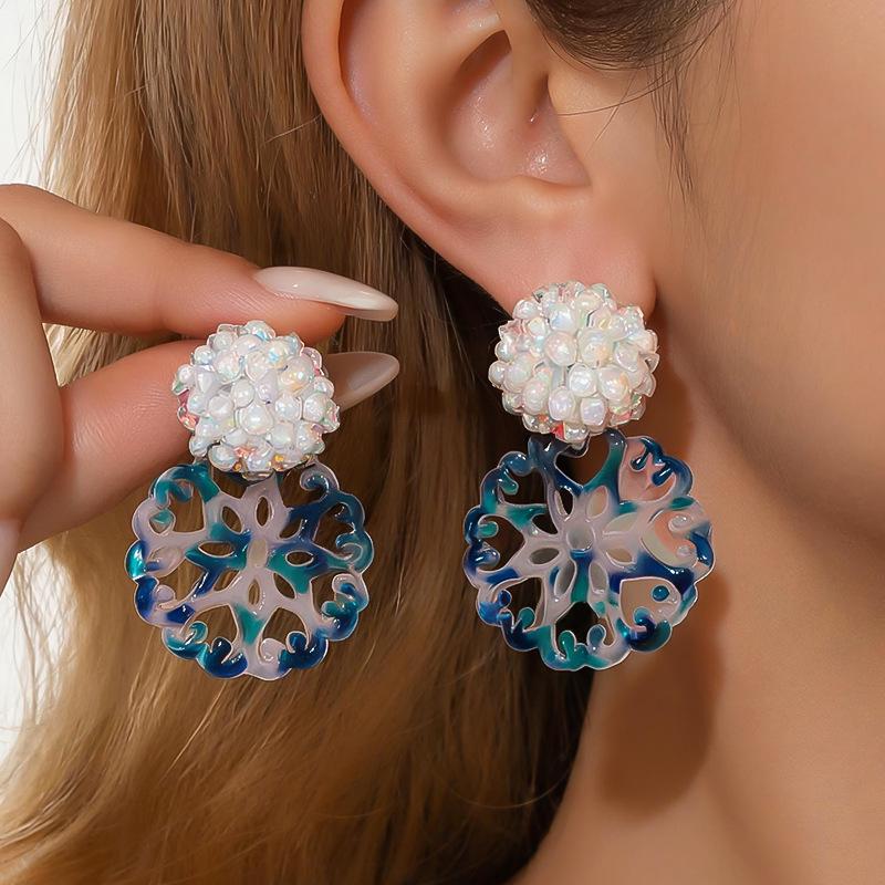 Retro Resin Glass Flower Stud Earrings: Vintage Holiday Style for Women