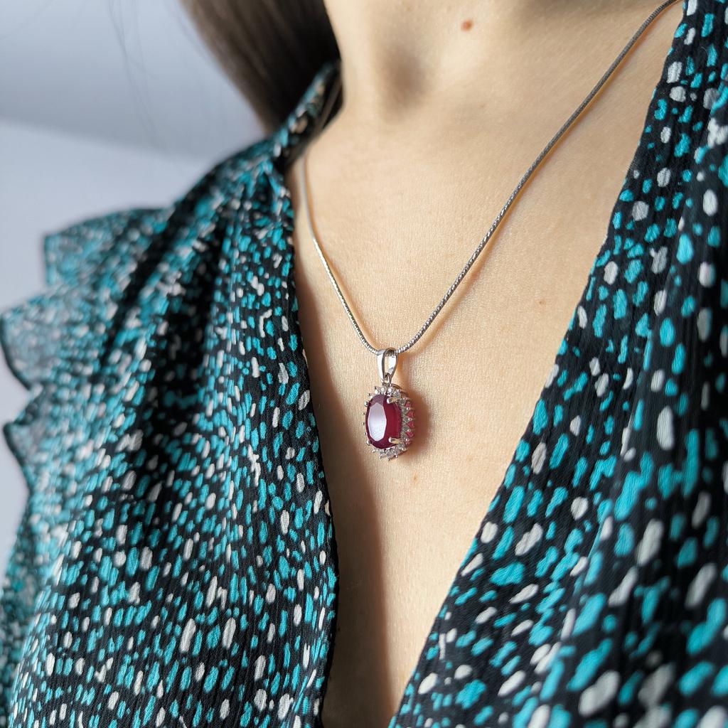 Серебряная подвеска с рубином 3.92ct, фианитами (2205326)