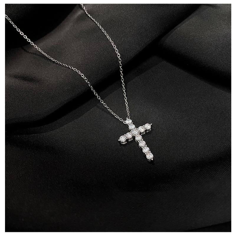 Exclusive Cross Necklace - Luxurious and Sophisticated Style - Zirconium Gemstone - Stackable - Versatile Collar Chain