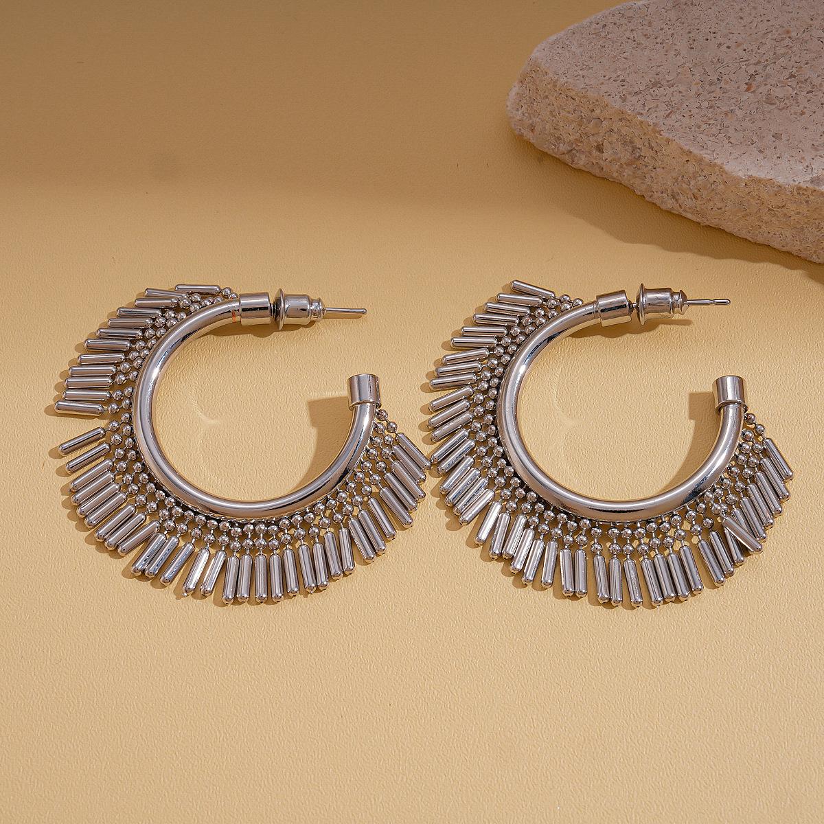 

Geometric C-fringed Silver Needle Earrings Simple Earrings