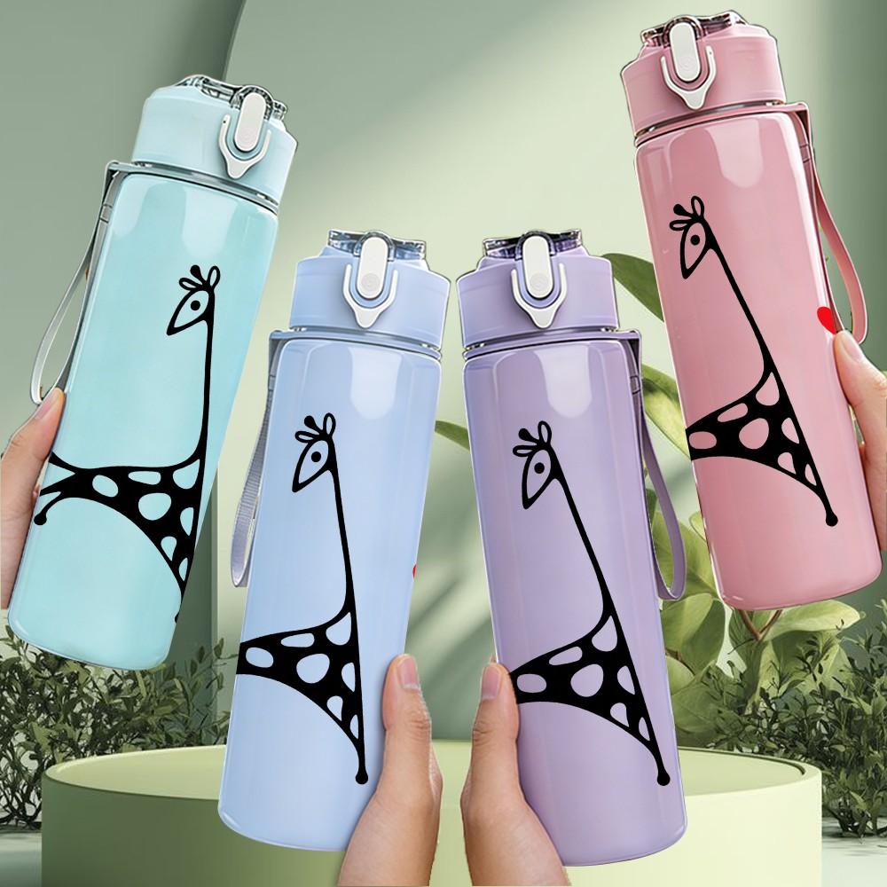1PC Giraffe Love Heart Line Drawing 750ml Color Plastic Sports Water Bottle Leakproof Flip Straw Lid Suitable for Sports Office Home Use