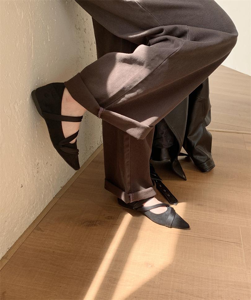 2025 spring and autumn models pointed head shallow mouth low heel single shoes women's foot ribbon retro not tired feet fashion shoes Mary Jane shoes