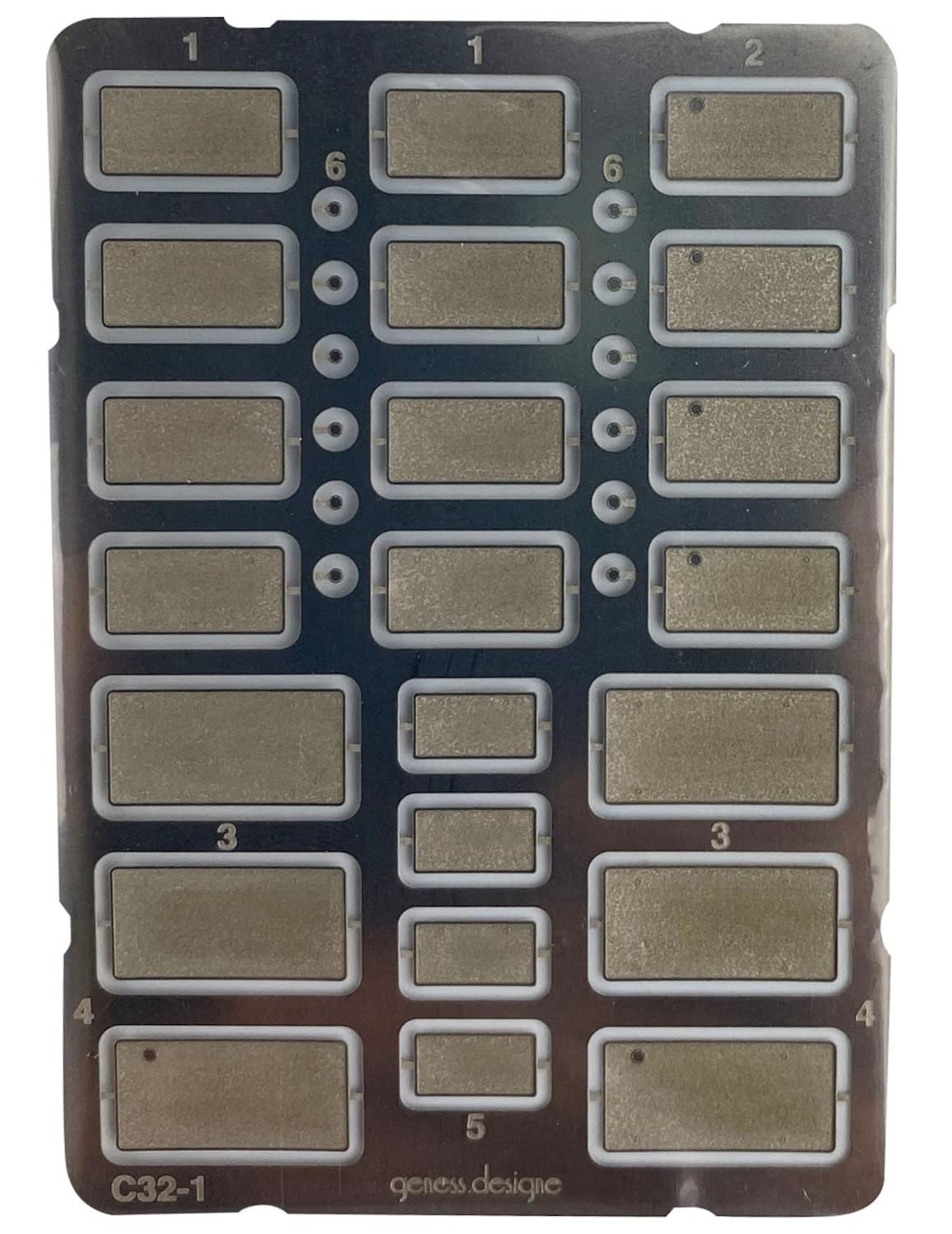 

Пластиковые детали модели номерного знака Platz 1/32 общего назначения C32-1