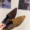 Otoño e invierno 2025 gran explosión suela blanda empalme color sólido boca oscura plisados zapatos individuales antideslizantes con falda zapatos versátiles puntiagudos