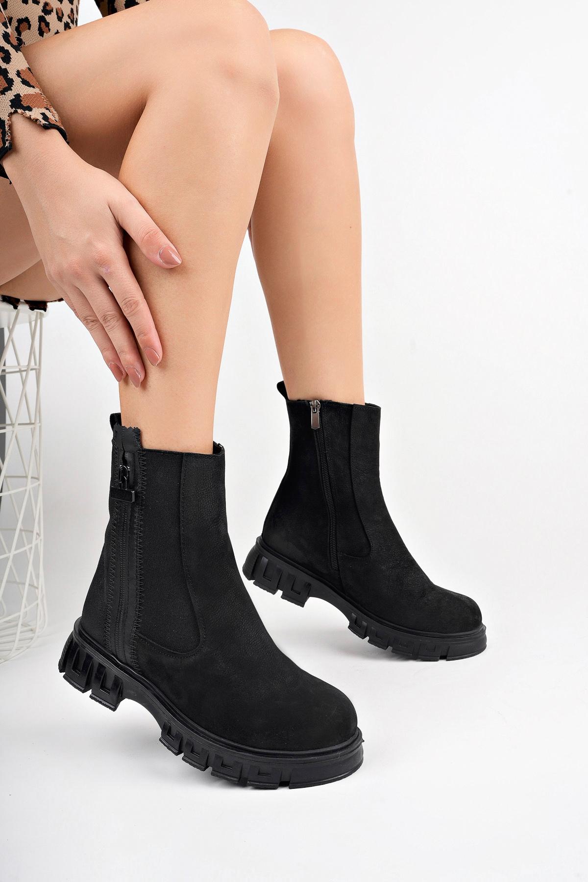 

Черные женские кожаные ботинки из нубука из натуральной кожи 40