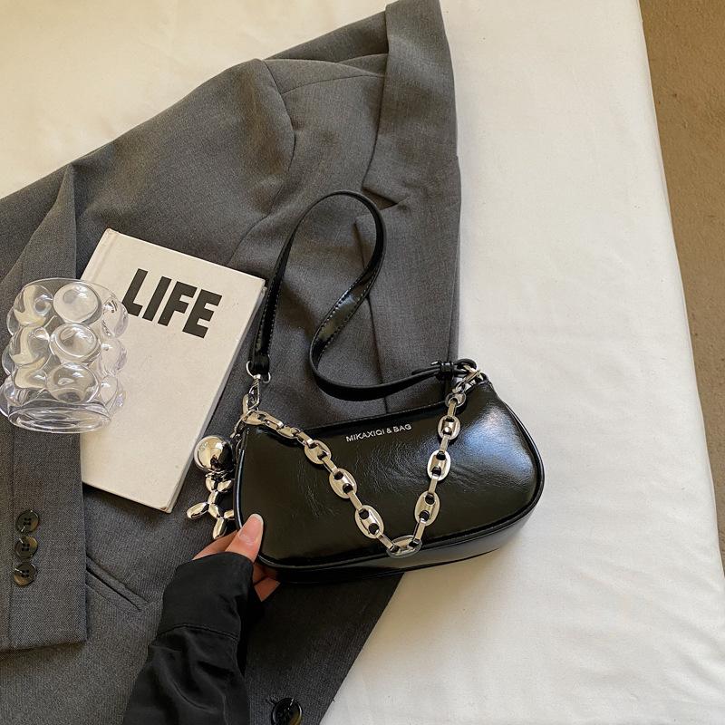 Super fire small bag women's retro versatile 2025 new fashion shoulder messenger bag women's popular underarm small square bag