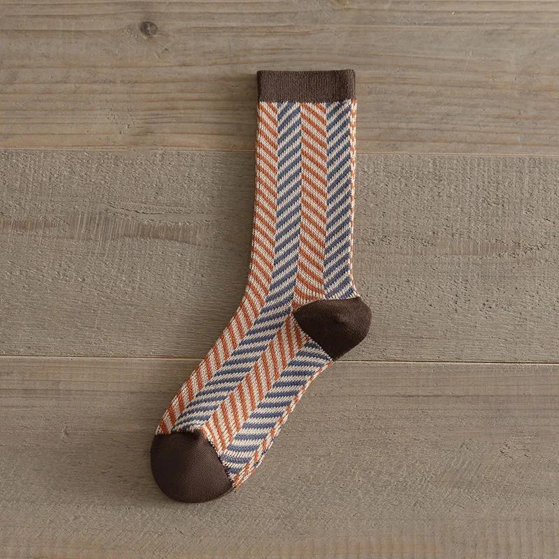 Autumn Winter Brown Mid Length Socks Fashion Grid Pattern Retro Fashion Mid Tube Sock Sweat Absorbing and Breathable Cotton Sock