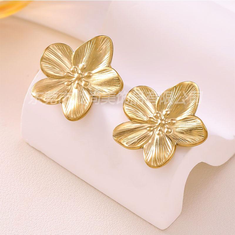 European and American pattern earrings, high-end stainless steel stud earrings, fashion trend, versatile temperament, simple earrings