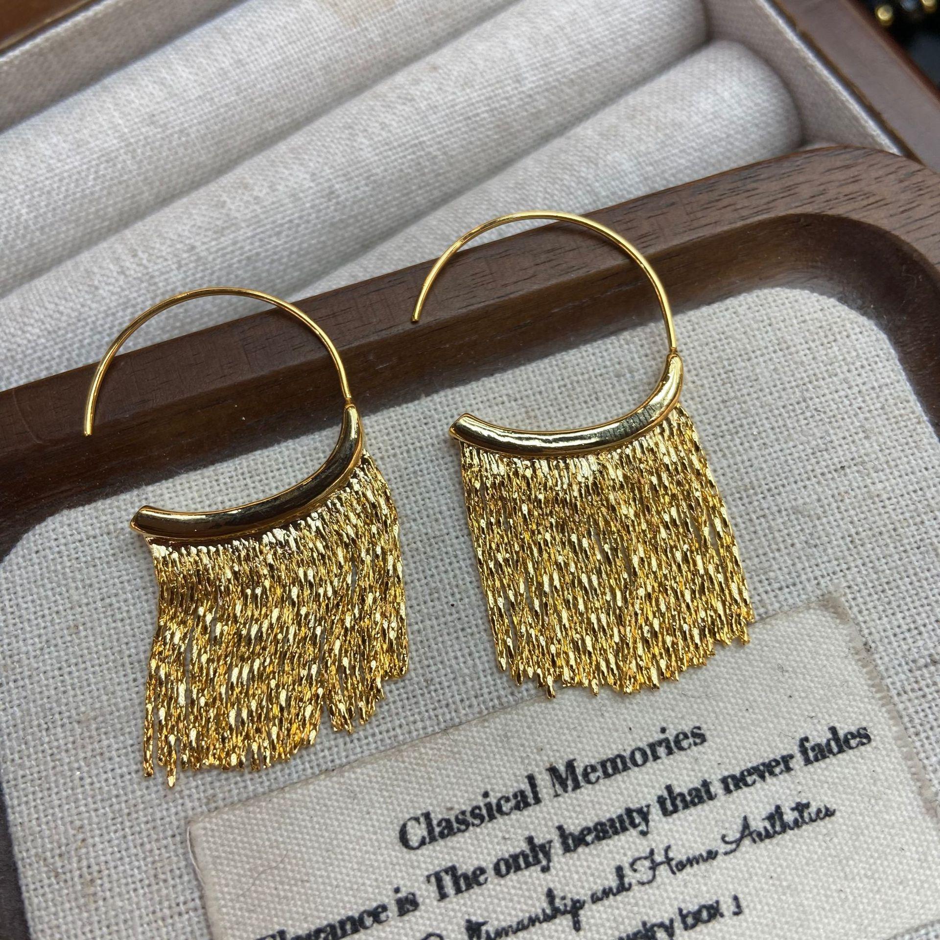 

High-End Metal Boneless Fringed Ear Hook Earrings Women S Summer Light Luxury Niche Design Celebrity Temperament Earrings
