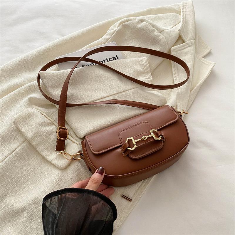 

Проста і модна жіноча сумка через плече 2024 новий потік літня популярна модна жіноча сумка на одне плече сумка під пахву коричневий