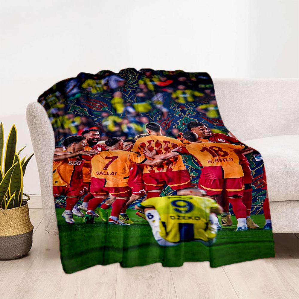 Galatasaray 144 Blanket Ultra-Soft Great for Livingroom Picnics Bedding for All Occasions Playful Design Perfect Gift for Relatives and Friends